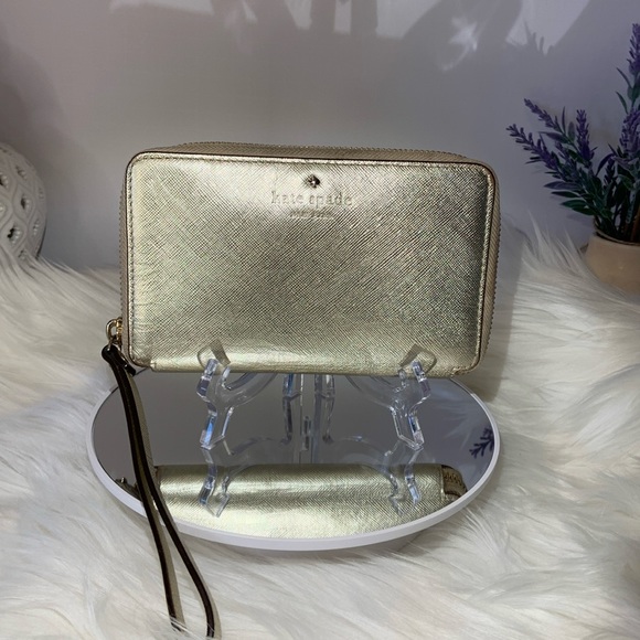 kate spade Handbags - Kate Spade ♠️ Wristlet/Wallet GUC